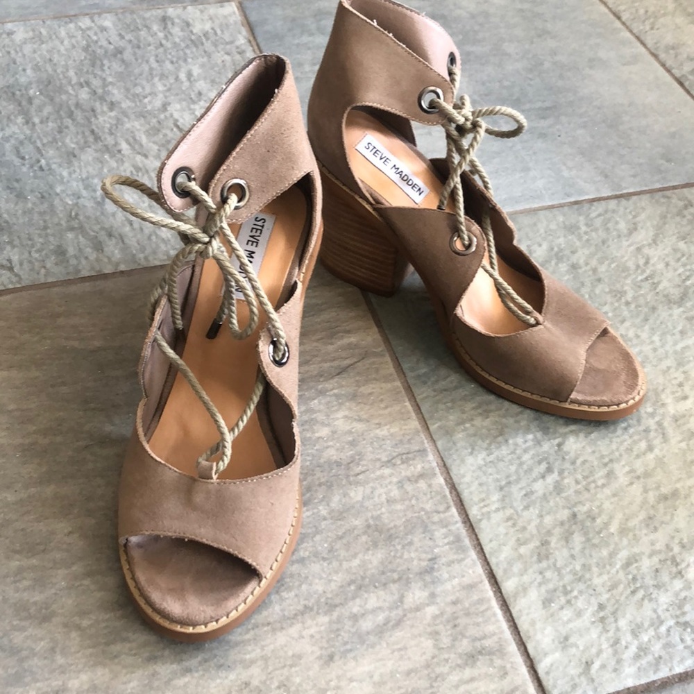 Sandal - Picture 2 of 3